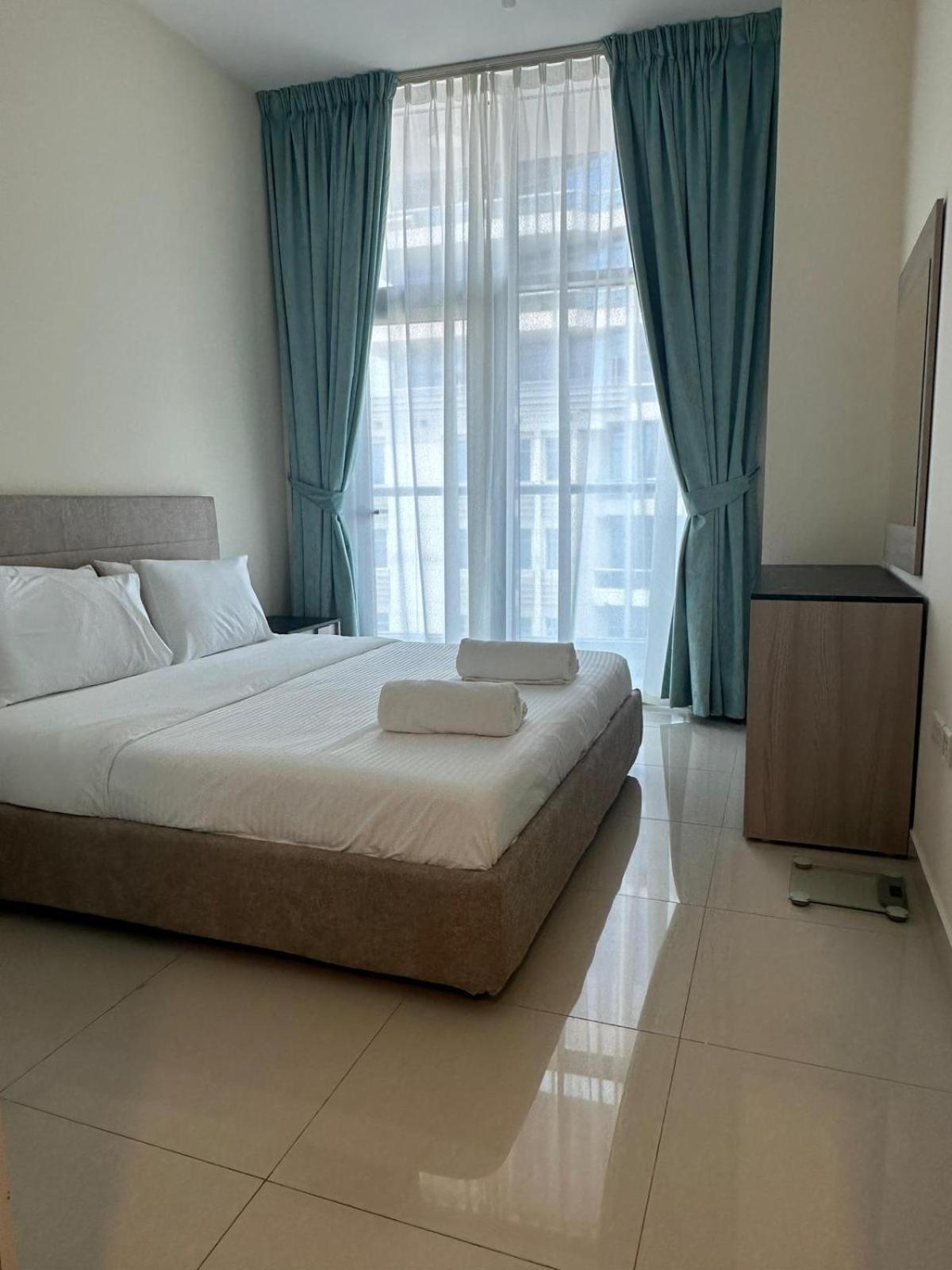 Апартаменти Marina Royal Premium Serviced Marina Wharf - Kids Free Free Check In 24 *